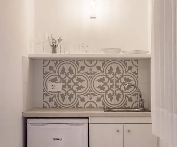 Amelia Deluxe אדאמאס