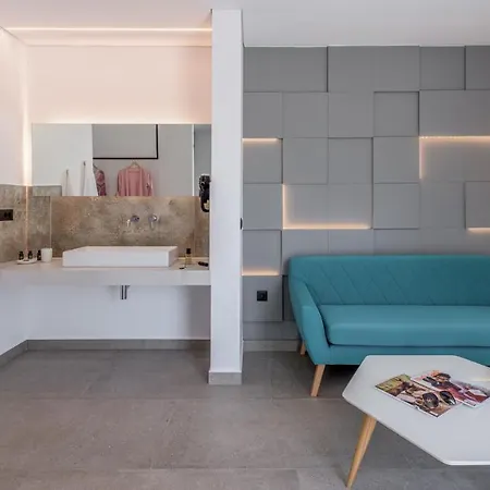 Amelia Deluxe Adamantas (Milos)