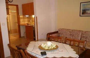 Amelia Deluxe * Adamantas (Milos)