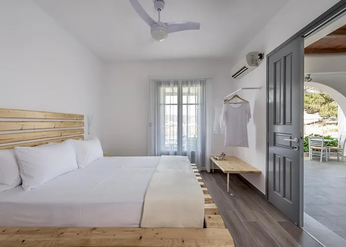 Amelia Deluxe * Adamantas (Milos)