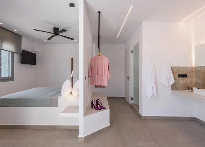 Amelia Deluxe Adamantas (Milos)